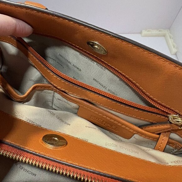 Michael Kors Savannah Large Shoulder Bag - Picture 13 of 16